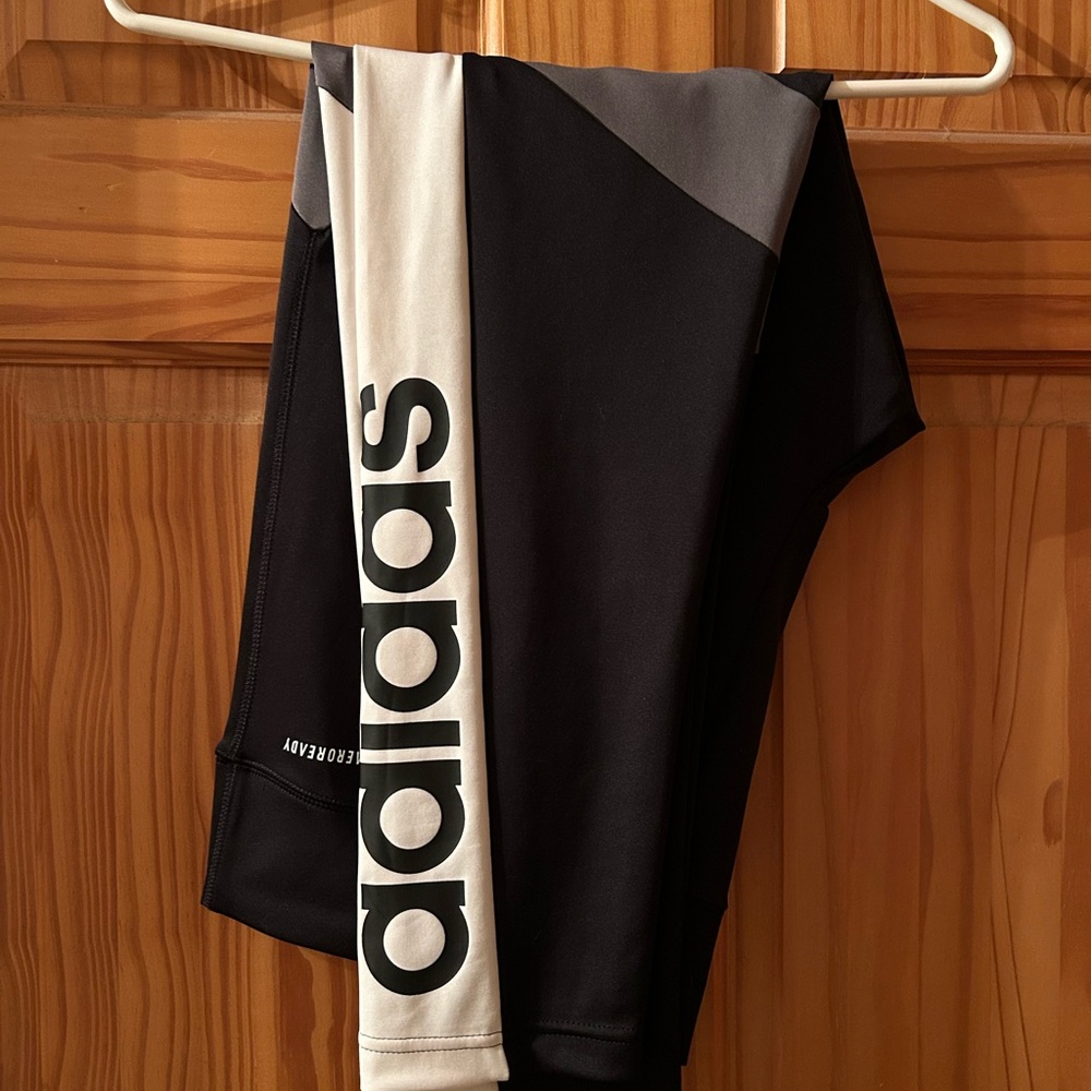 Adidas Workout Wear/Leggings Size Large